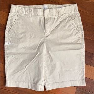Gap Khaki Bermuda Short